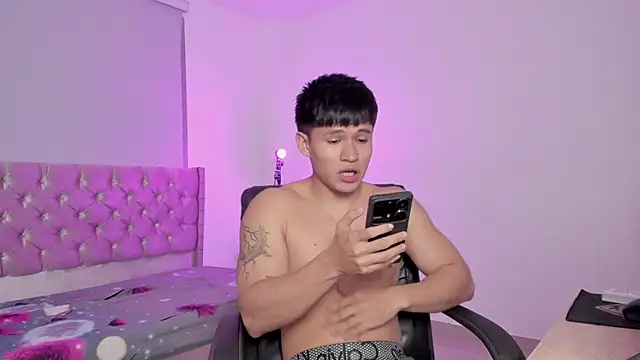 ryo_kush_ élő XXX-chatje