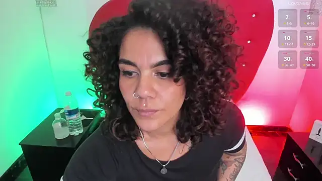 צ'אט XXX בשידור חי של nicolette_rock