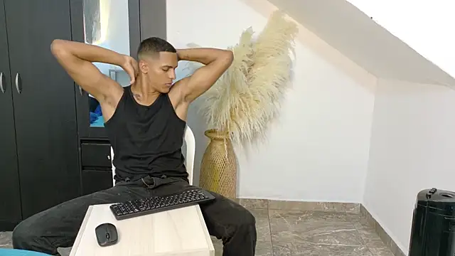 lucas837481 live XXX chat