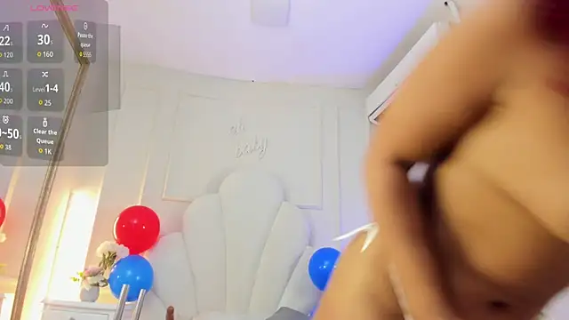 XXX chat uživo modela miaakittyy