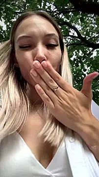 -HollyWay-'s Live XXX Chat