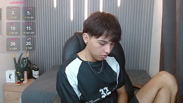 StiwenTwink live XXX chat