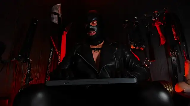 Master_Connor_BDSM Chat XXX in diretta