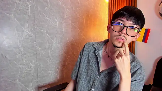 King_Luxury1's Live XXX Chat