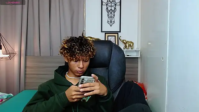 Anyelo_Twink webkamerás műsora