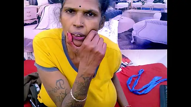 IndianVanya4u2u Chat XXX in diretta