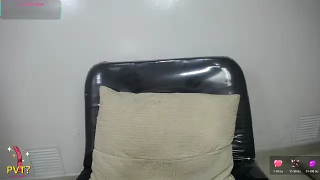 yaazhinii's Live XXX Chat