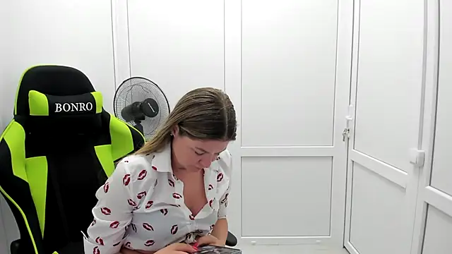 MiaSummerr_: απευθείας συνομιλία ΧΧΧ
