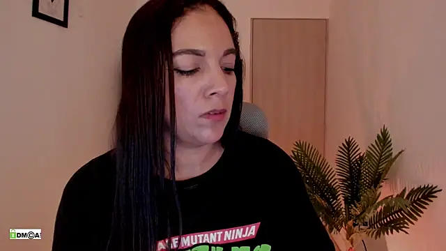 Chat +18 de urcute_kitten ao vivo