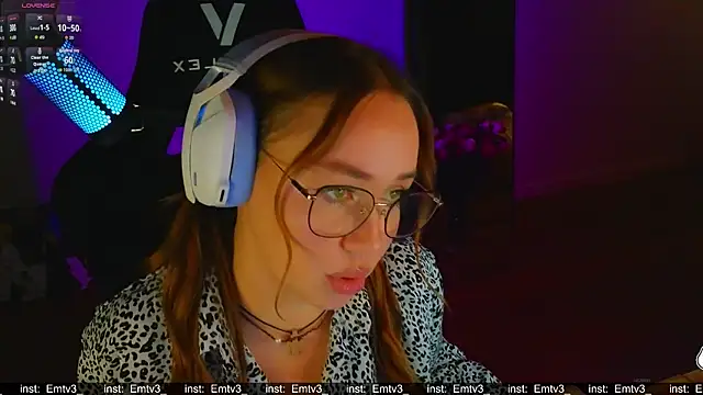 Emili1-'s Live XXX Chat