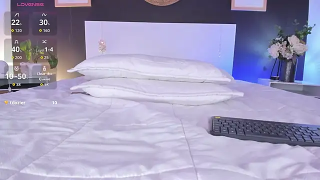 VioletPaket live XXX chat