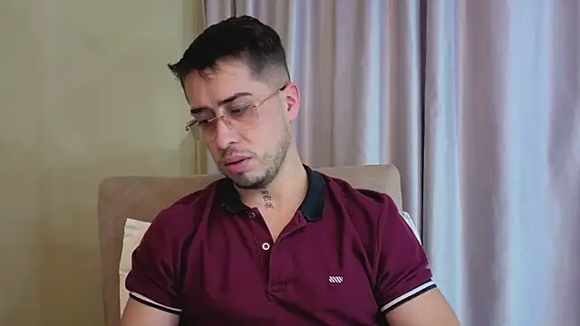 Chat XXX en directo de Tommas_Jhonson
