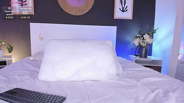 VioletPaket live XXX chat
