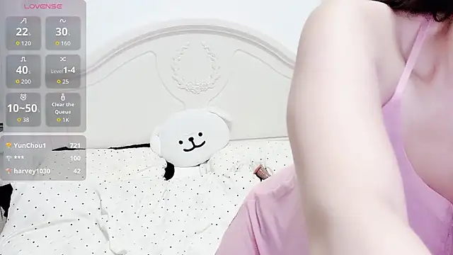QIQI-MM live XXX chat