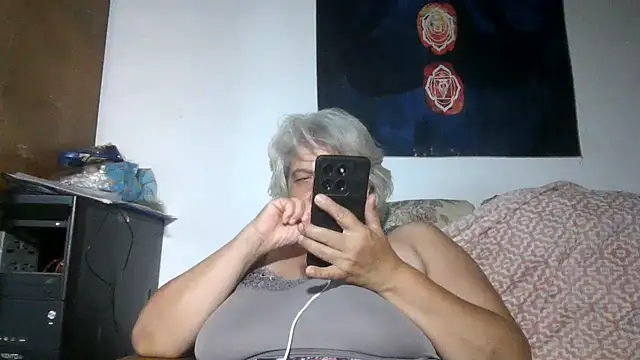 ExquisiteMature élő XXX-chatje