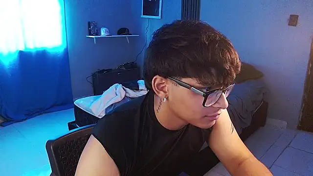 Mr_yisuzz Adlı Modelin Canlı XXX Sohbeti