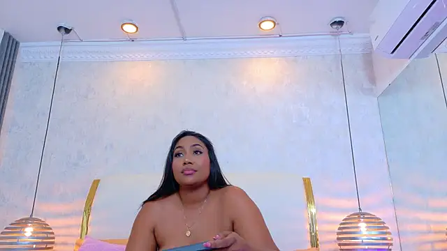 NaiomyLanes' Live XXX Chat