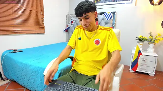 Pertunjukan Kamera Web Jake_Falcon