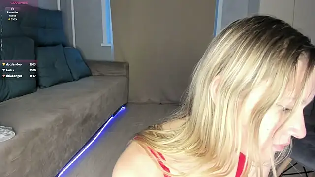 SkyeDavis 现场XXX聊天
