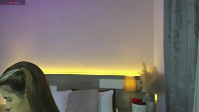 ZarahFoxx's Live XXX Chat