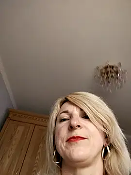 AhlyssaLove1155's Live XXX Chat