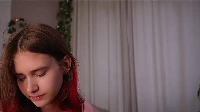 NidaSweenのライブXXXチャット