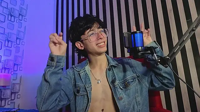 Twink_Sebas7: онлайн-секс-чат