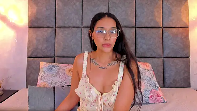 Chat +18 de Roseaurora ao vivo