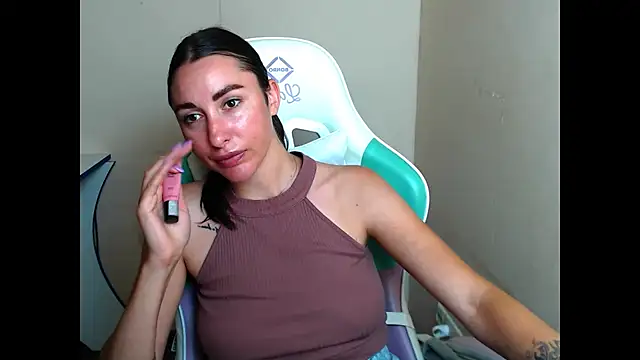 Chat +18 de Cammil1a_horn ao vivo