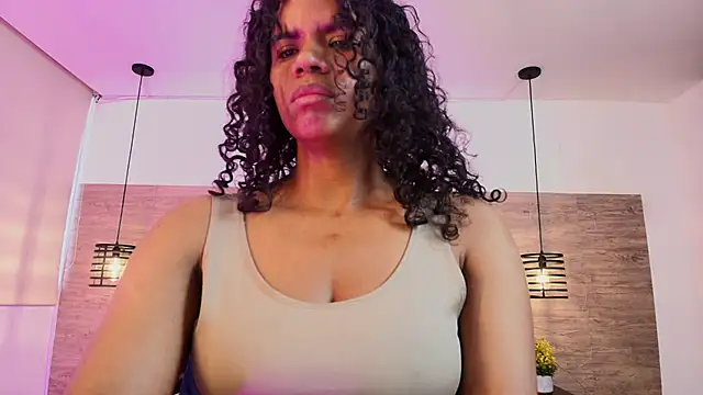 Ellie-Alves Adlı Modelin Canlı XXX Sohbeti
