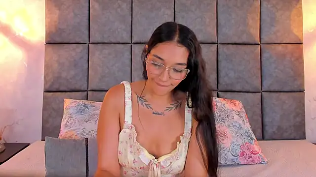 Roseaurora Chat XXX live