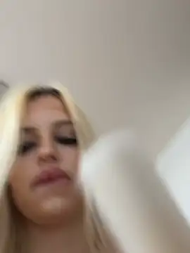 Steffi_Snowbunny Adlı Modelin Canlı XXX Sohbeti