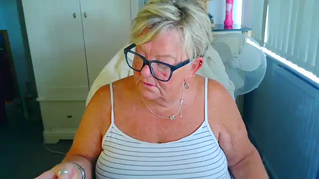 BridgetBlueEyes' Live XXX Chat