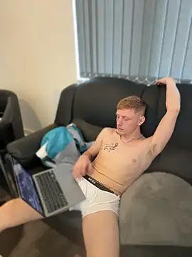 Rileychavv élő XXX-chatje