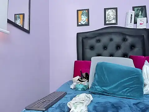 monalind220's Live XXX Chat