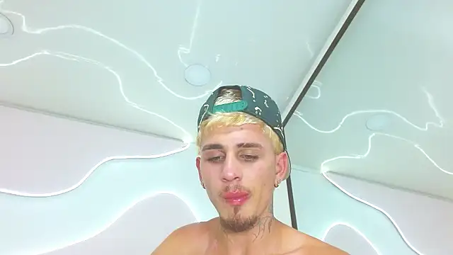 DanntheStiff Chat XXX in diretta