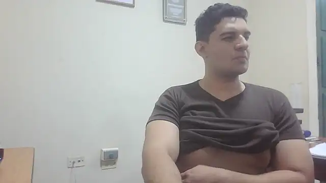Officeb0y লাইভ XXX চ্যাট