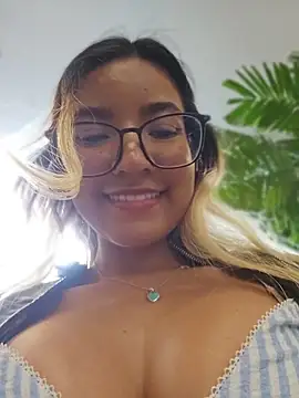 Chatroom XXX en direct de Pretty_roxxyy