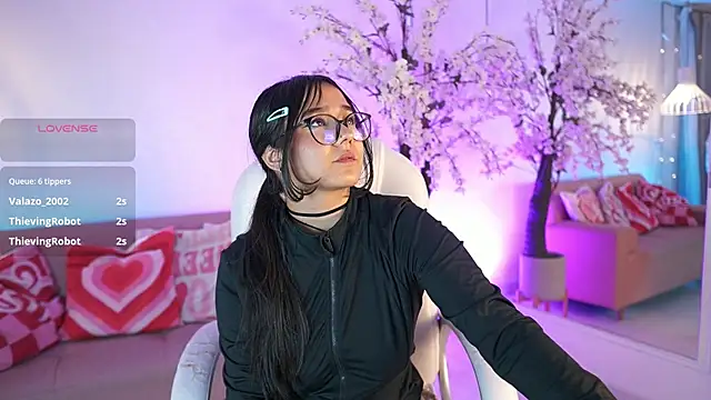 VioletJoness_ Adlı Modelin Canlı XXX Sohbeti