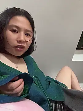 Iridessa-'s Live XXX Chat