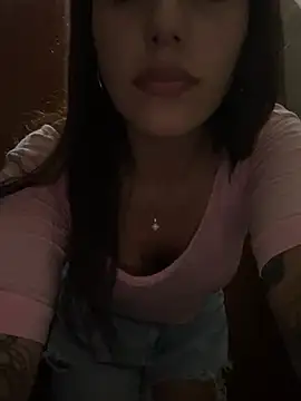 IvyDove Adlı Modelin Canlı XXX Sohbeti