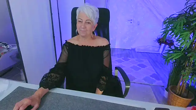Chatroom XXX en direct de LovelyHelena