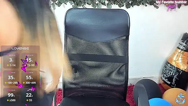 DestinyHills' Live XXX Chat