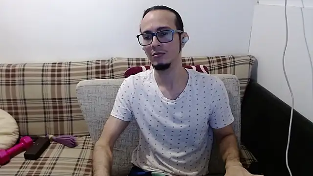 צ'אט XXX בשידור חי של cholitohermoso