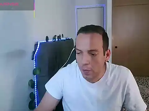 צ'אט XXX בשידור חי של Cerso1