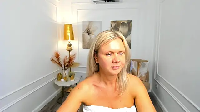 AgathaKlouin Chat XXX live