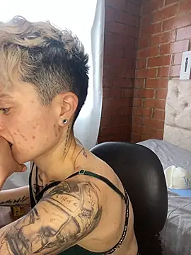 Megan-c élő XXX-chatje