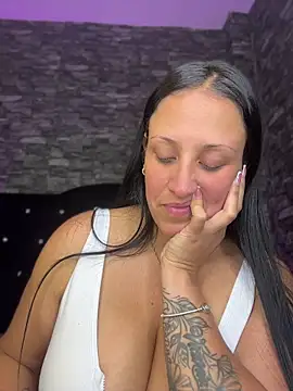 Cloe-Fire Chat XXX live