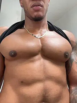 LoganVarela Adlı Modelin Canlı XXX Sohbeti