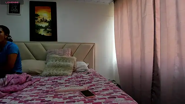 Aprodithe-and-aress' Live XXX Chat